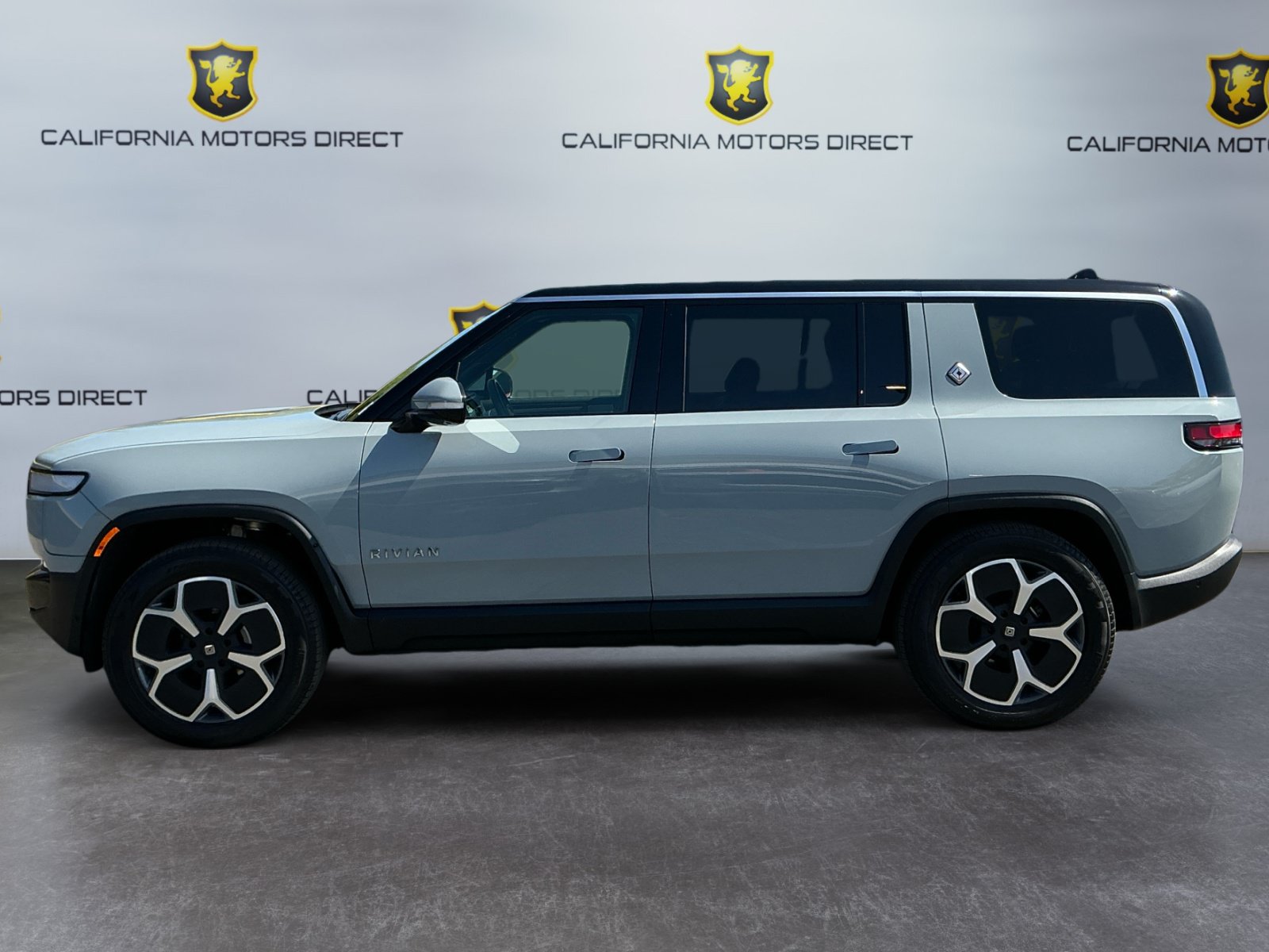 Used 2024 Rivian R1S Adventure Dual AWD/4WD image 8