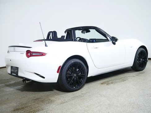 New 2026 MAZDA MX-5 Miata Club w/ Interior Package RWD image 2