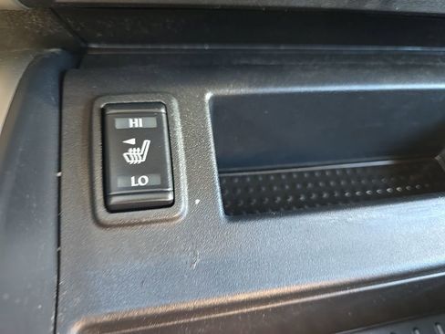 Used 2019 Nissan Titan SV w/ SV Convenience Package image 19