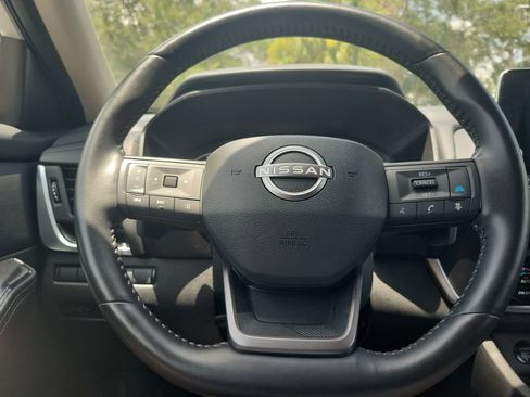Used 2025 Nissan Rogue SV FWD image 16