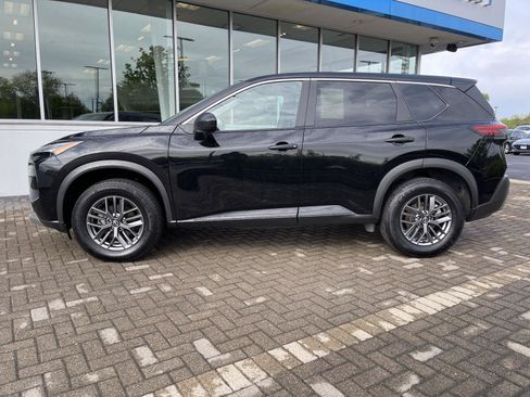 Used 2023 Nissan Rogue S AWD/4WD image 2
