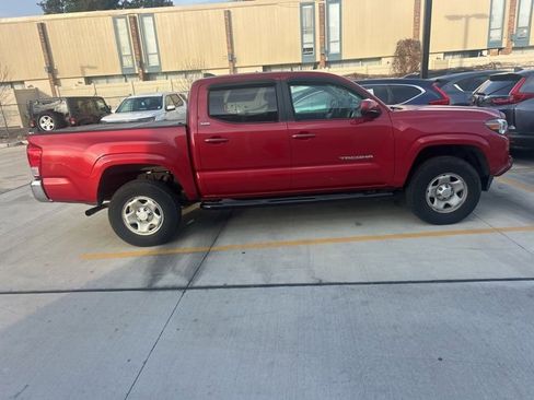 Used 2016 Toyota Tacoma SR5 w/ Towing Package image 5