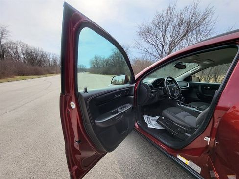 Used 2017 Chevrolet Traverse LT w/ Style and Technology Package FWD image 22