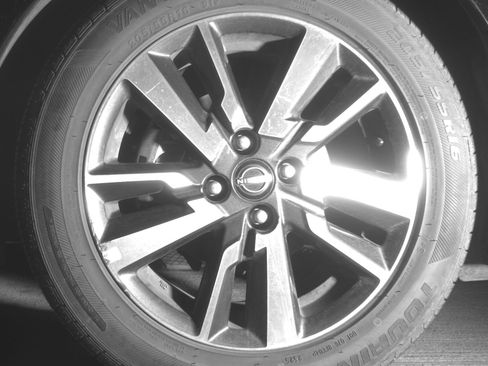 Used 2025 Nissan Versa SV FWD image 12