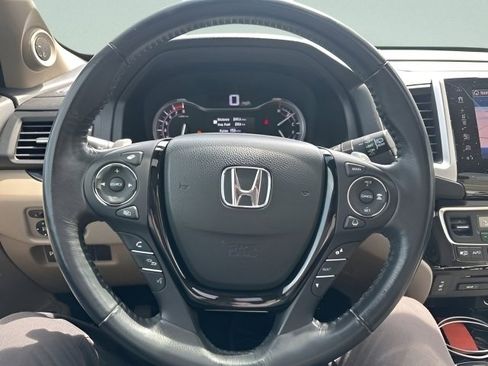 Used 2017 Honda Pilot Touring image 19