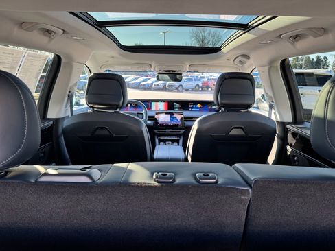 Used 2024 Lincoln Nautilus Reserve w/ Equipment Group 202A image 10