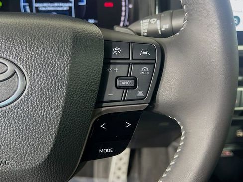 Used 2025 Toyota Camry SE image 17