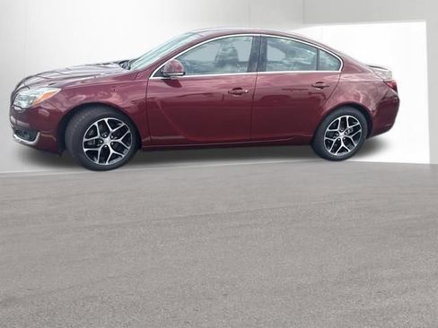 Used 2017 Buick Regal Sport Touring FWD image 4