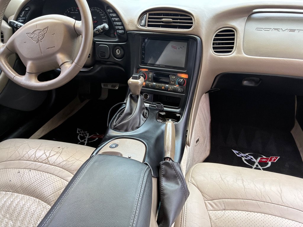 Used 2004 Chevrolet Corvette Coupe w/ Preferred Equipment Group RWD image 23