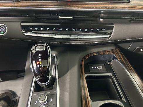 Used 2023 Cadillac Escalade Premium Luxury image 32