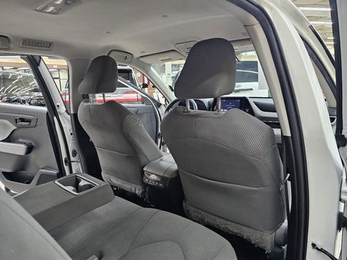 Used 2023 Toyota Highlander LE image 23