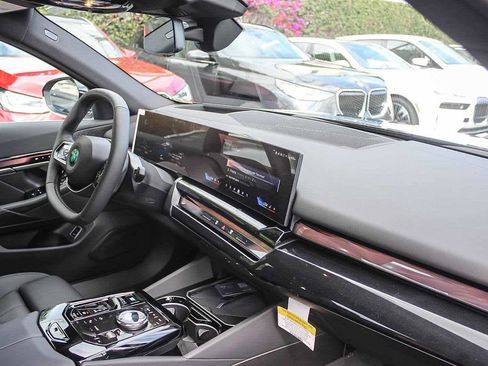 New 2026 BMW i5 eDrive40 w/ Premium Package image 16