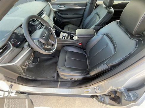 New 2025 Jeep Grand Cherokee Limited image 5