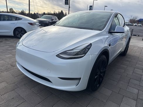 Used 2021 Tesla Model Y 2WD image 3