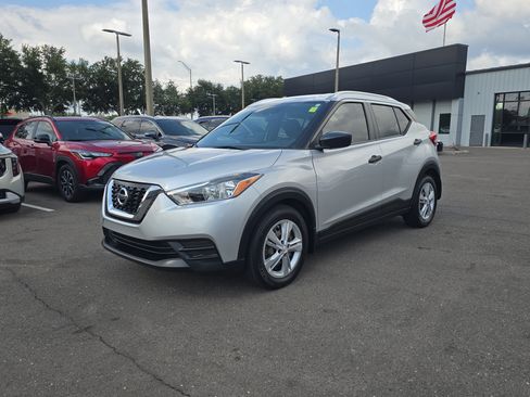 Used 2019 Nissan Kicks S FWD image 4
