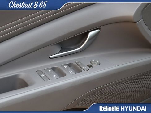 Certified 2025 Hyundai Elantra SEL w/ Cargo Package FWD image 22