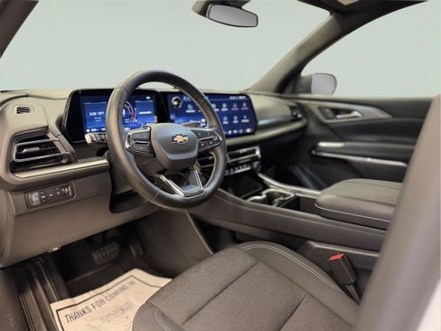 Used 2025 Chevrolet Traverse LT AWD/4WD image 22