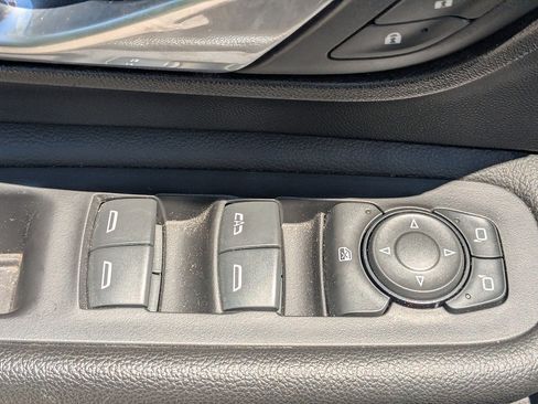Used 2024 GMC Terrain SLE FWD image 12