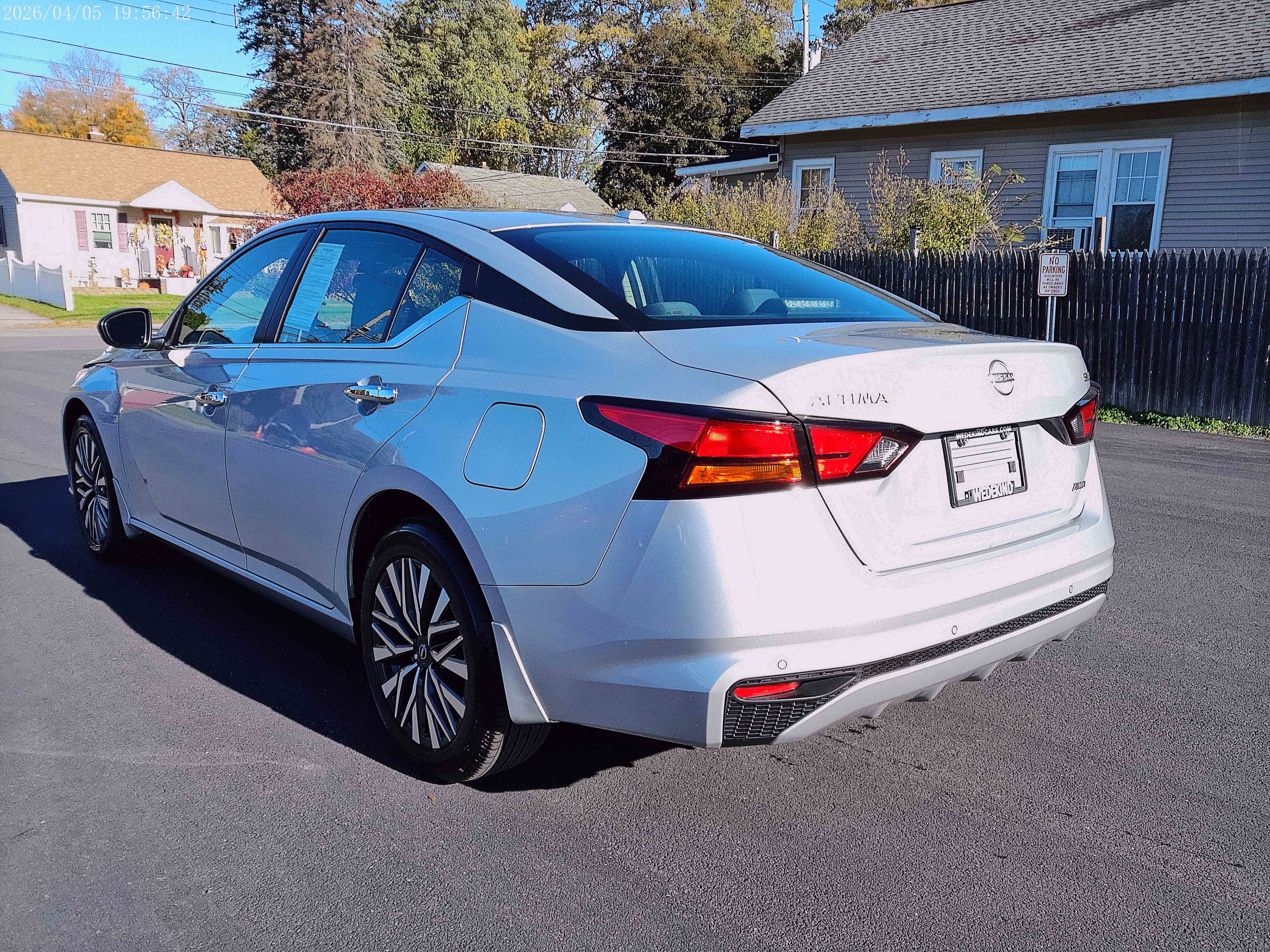 Used 2024 Nissan Altima 2.5 SV AWD/4WD image 3