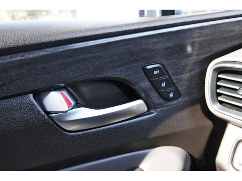 Used 2019 Hyundai Santa Fe FWD image 18