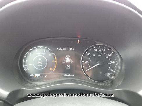 Used 2023 Nissan Kicks SR FWD image 14