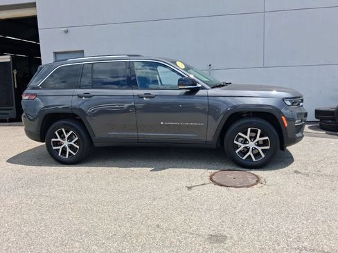 Used 2023 Jeep Grand Cherokee Limited AWD/4WD image 5