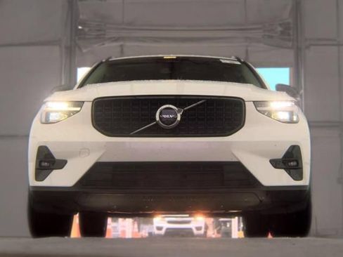 Used 2026 Volvo XC40 B5 Plus AWD/4WD image 2