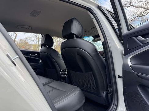 Used 2025 Genesis G70 2.5T RWD image 15