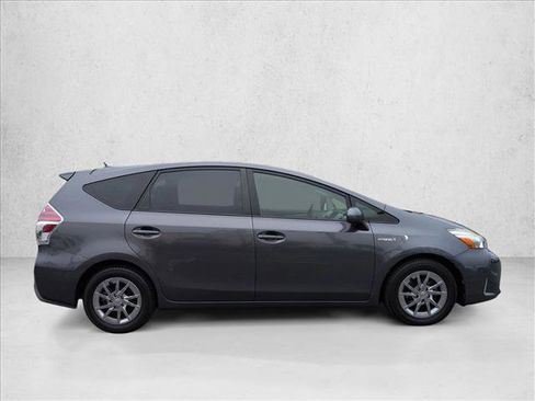 Used 2017 Toyota Prius V Four w/ Carpet Mat Package FWD image 4