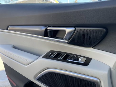 New 2025 Kia Telluride S image 18