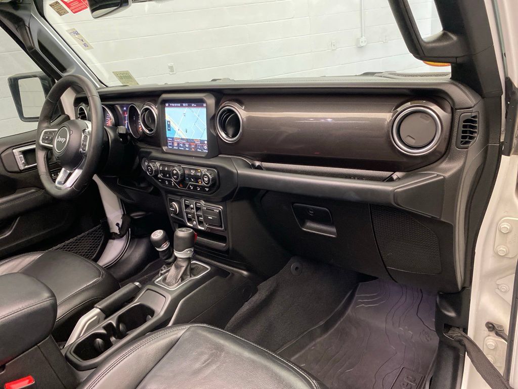 Used 2019 Jeep Wrangler Unlimited Sahara AWD/4WD image 25