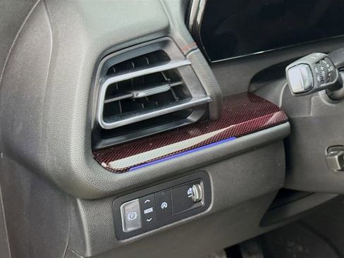 Used 2024 Chevrolet Traverse RS image 11