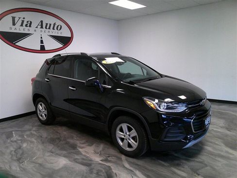 Used 2019 Chevrolet Trax LT w/ LT Convenience Package image 2