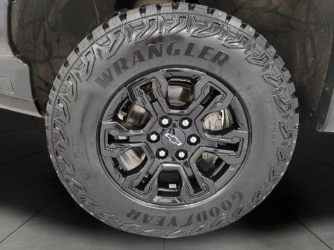 Used 2024 Chevrolet Silverado 1500 ZR2 w/ Technology Package AWD/4WD image 30