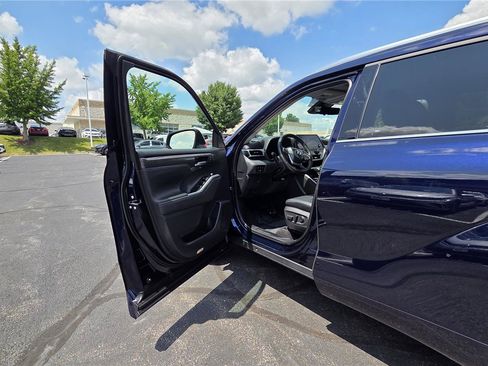 Used 2023 Toyota Highlander Platinum AWD/4WD image 12