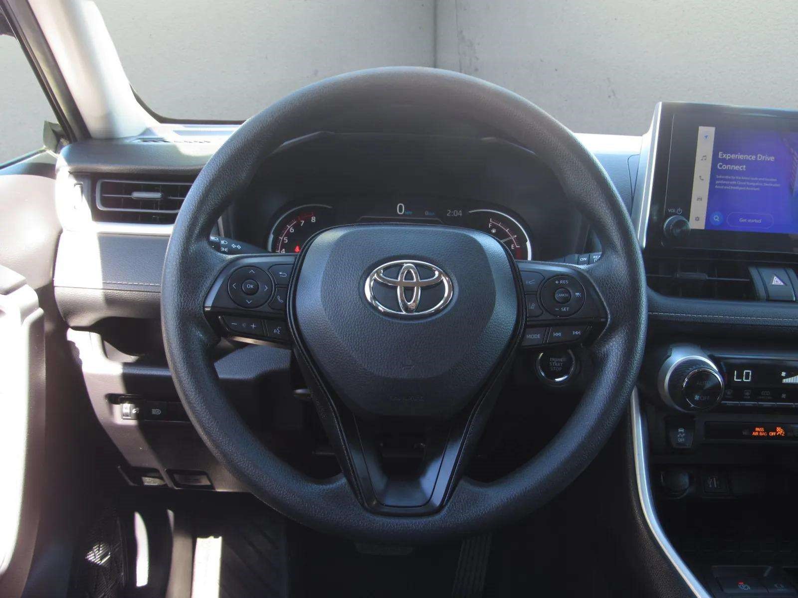 Used 2025 Toyota RAV4 XLE FWD image 22