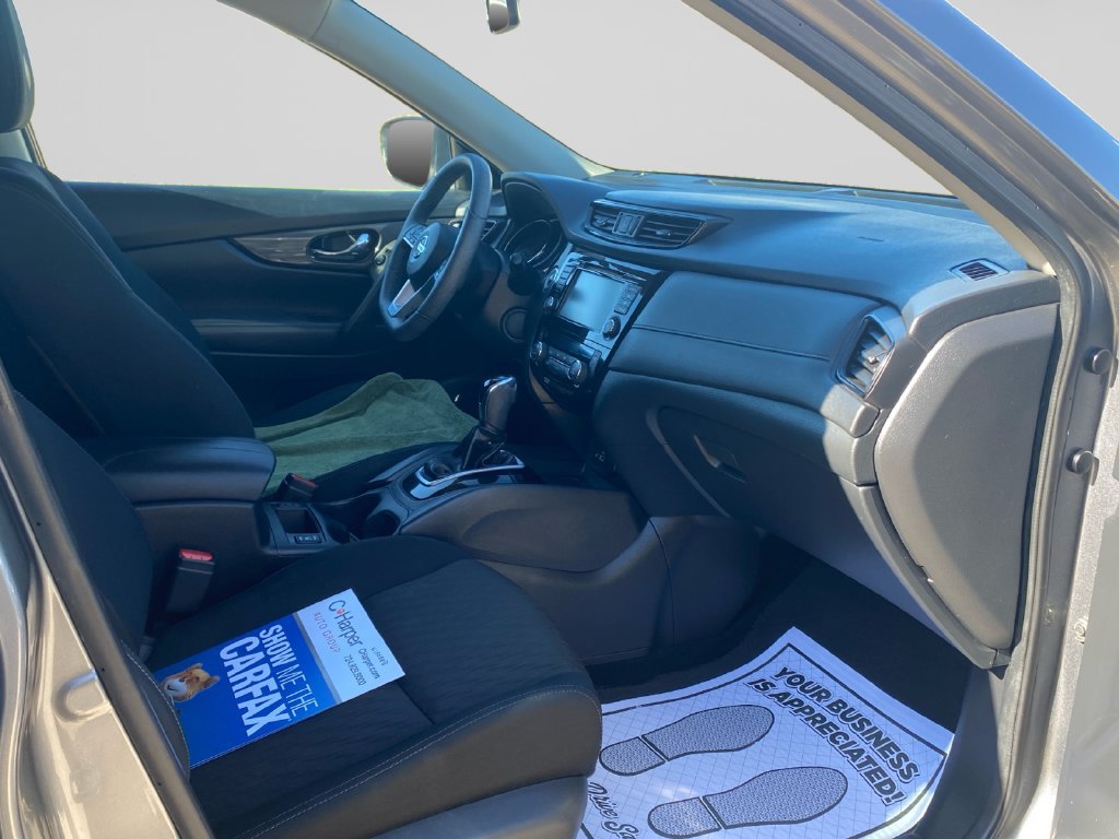 Used 2018 Nissan Rogue SV AWD/4WD image 10