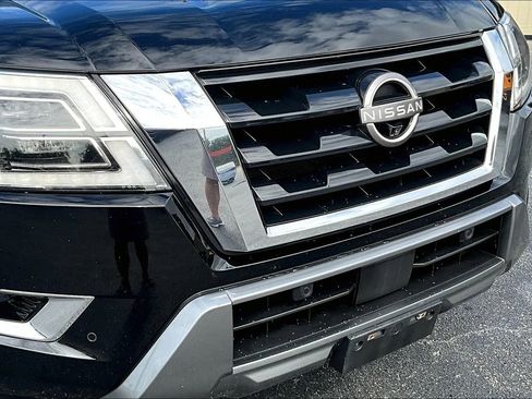 Used 2021 Nissan Armada SL w/ Captain's Chairs Package image 31