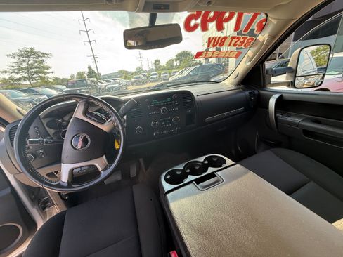 Used 2011 GMC Sierra 2500 SLE w/ SLE Preferred Package AWD/4WD image 5