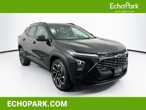 Used 2024 Chevrolet Trax RS w/ Sunroof Package FWD image 1