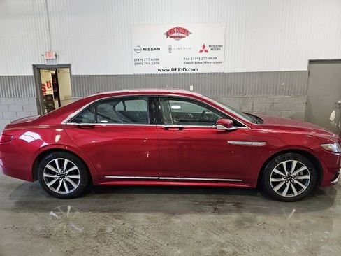 Used 2017 Lincoln Continental Premiere image 2