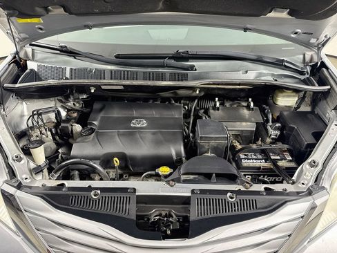 Used 2015 Toyota Sienna LE FWD image 30