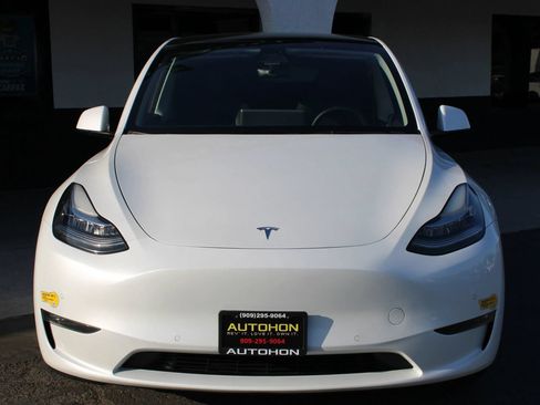 Used 2022 Tesla Model Y Long Range AWD/4WD image 2
