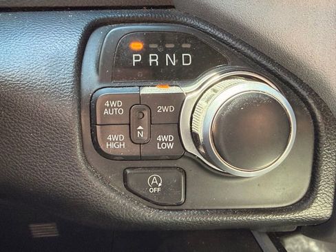 Used 2020 RAM 1500 Big Horn AWD/4WD image 18