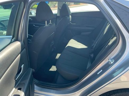 Used 2025 Hyundai Elantra SEL FWD image 12