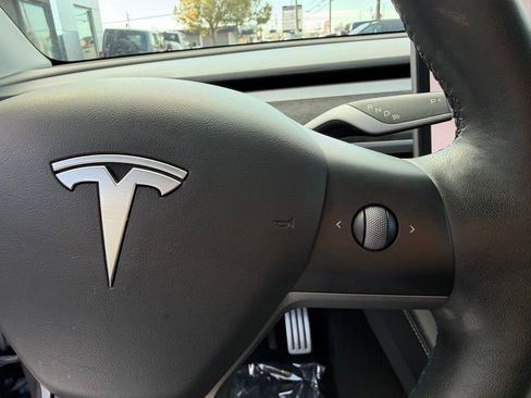 Used 2022 Tesla Model Y Performance image 21