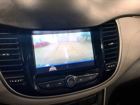 Used 2022 Chevrolet Trax LT w/ LT Convenience Package image 24