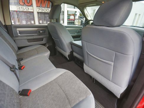 Used 2019 RAM 1500 Classic SLT w/ Luxury Group image 18