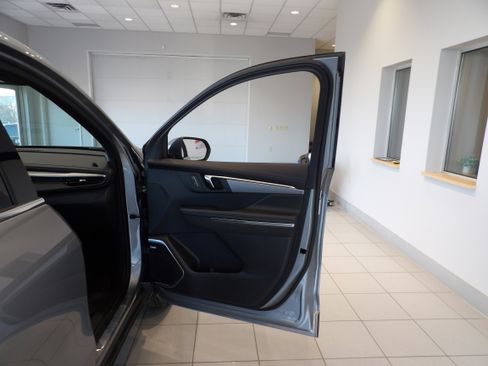 Used 2025 Buick Enclave Preferred image 25