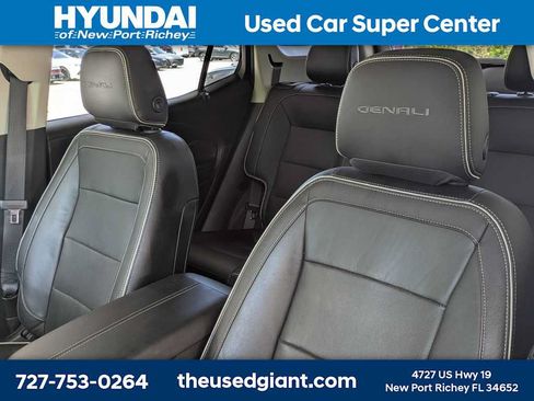 Used 2020 GMC Terrain Denali w/ Denali Premium Package FWD image 7